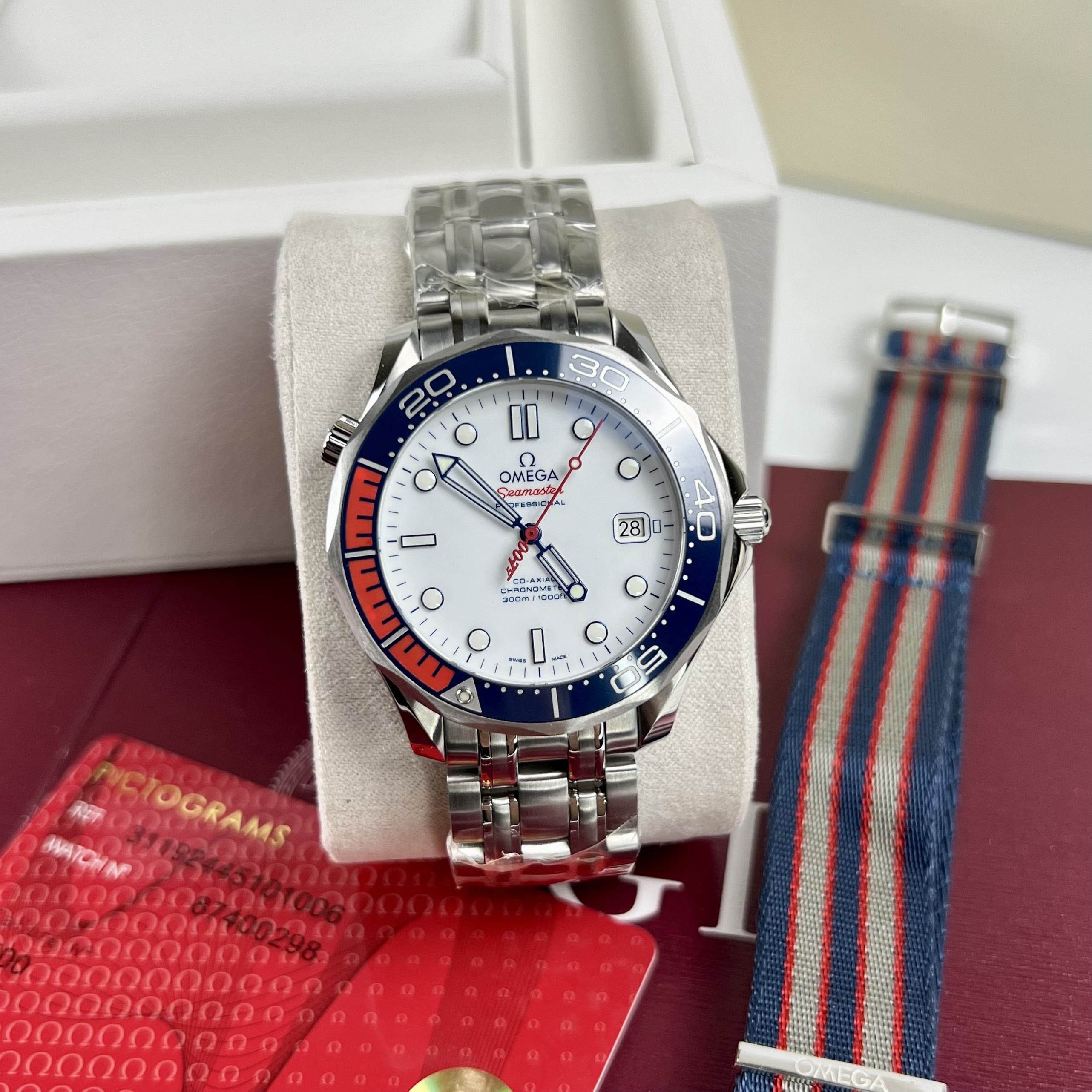 Đồng Hồ Nam Omega Seamaster Professional 007 Automatic Thuỵ Sỹ Mặt Trắng Size 42mm