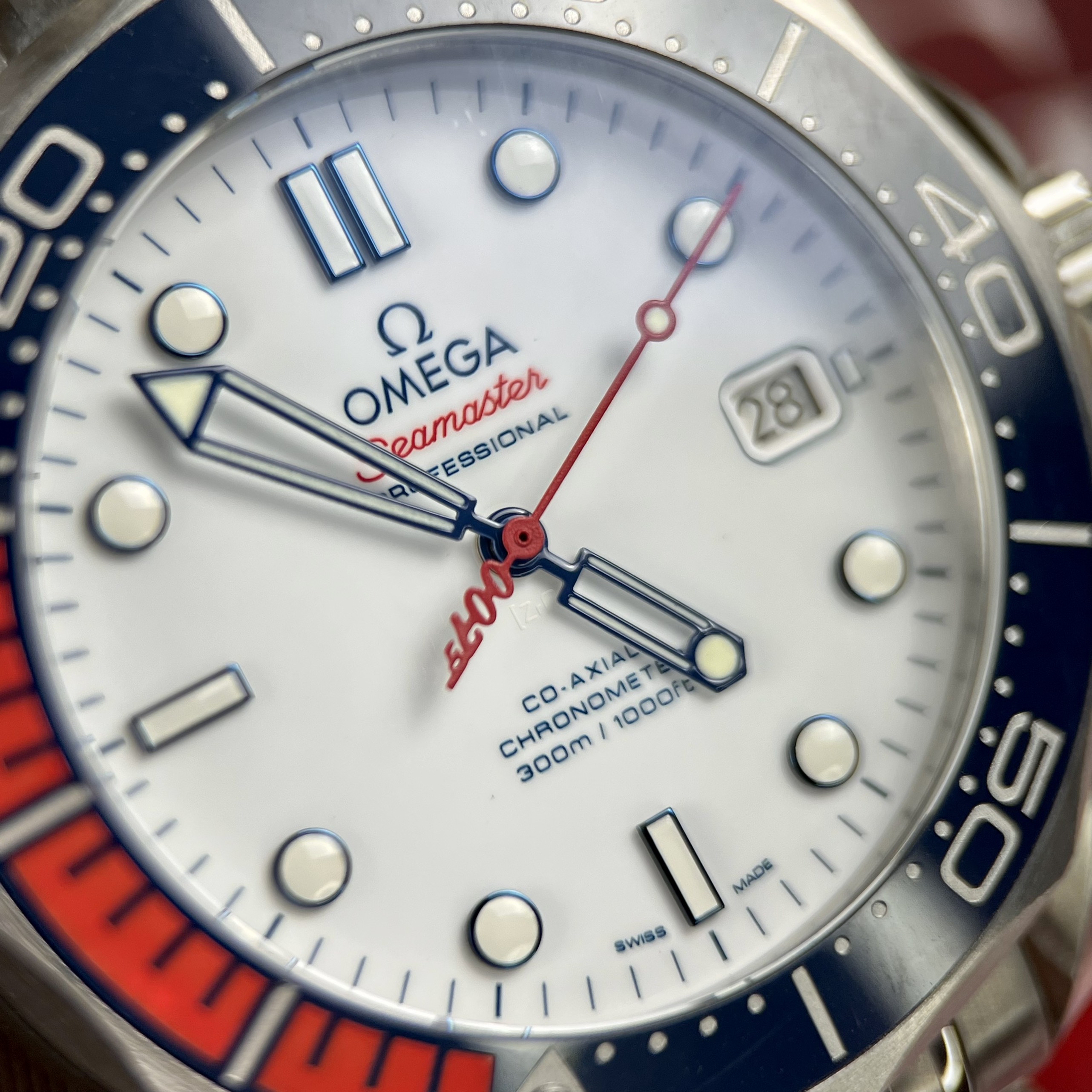 Đồng Hồ Nam Omega Seamaster Professional 007 Automatic Thuỵ Sỹ Mặt Trắng Size 42mm