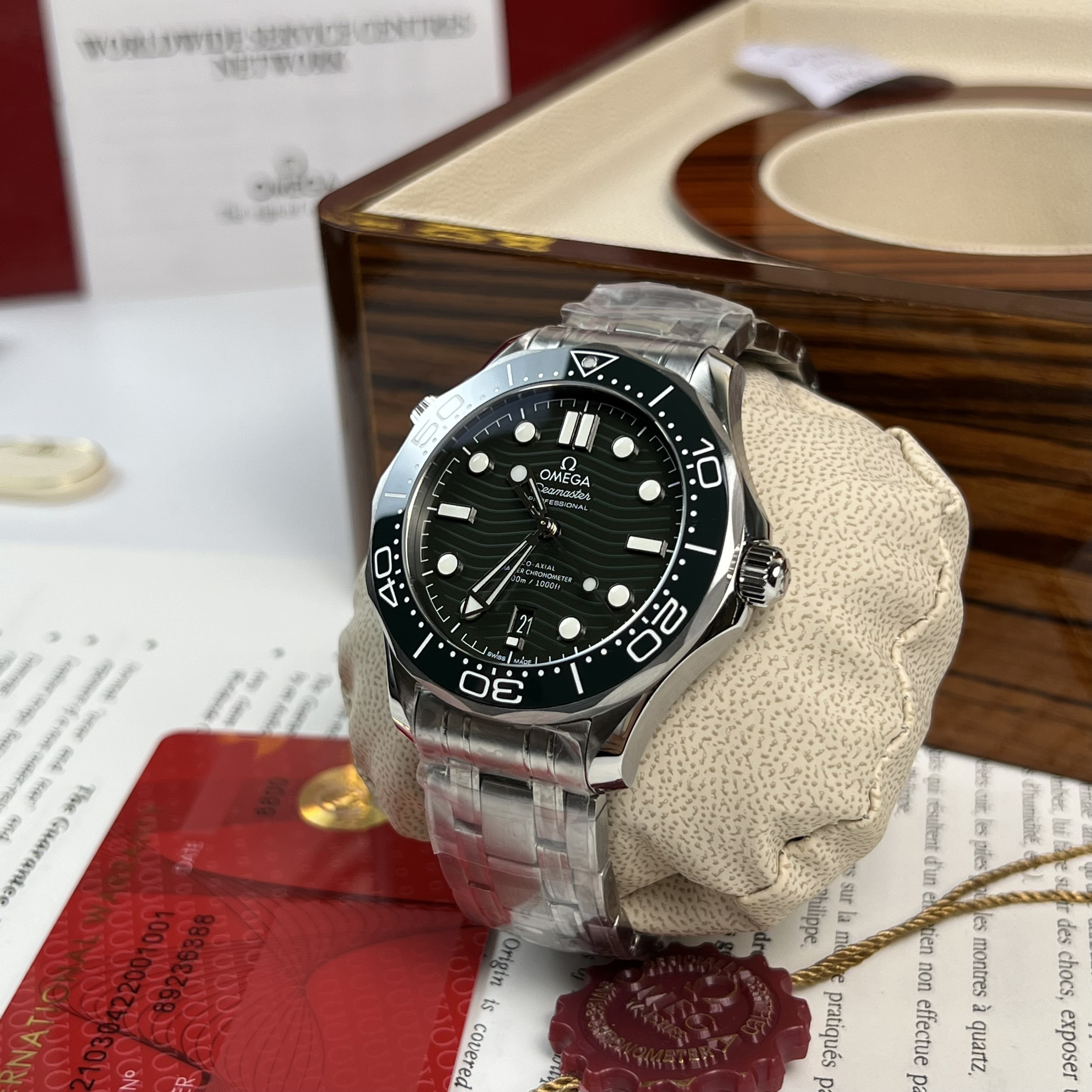 Đồng Hồ Nam Omega Seamaster Diver 300M Replica Cao Cấp Mặt Xanh Lá 42mm