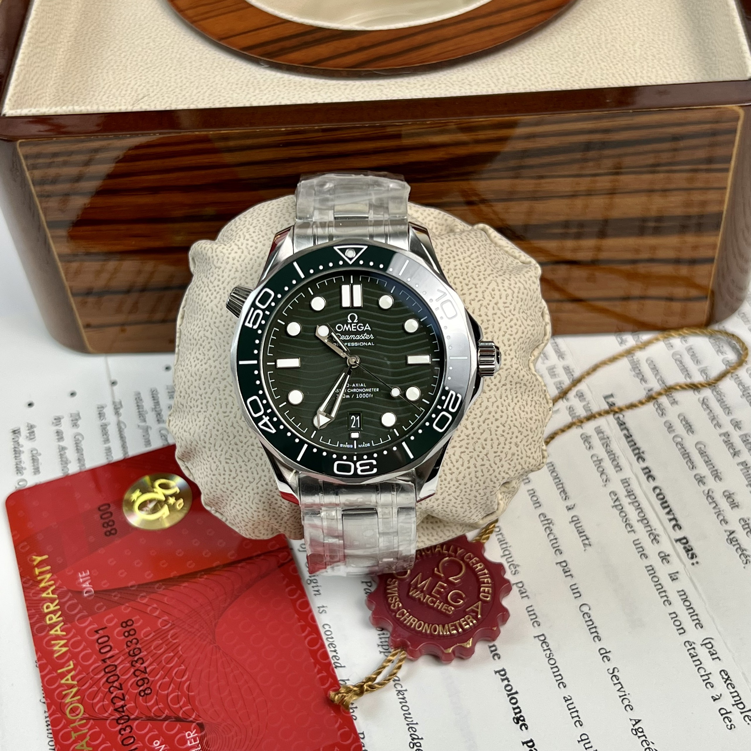 Đồng Hồ Nam Omega Seamaster Diver 300M Replica Cao Cấp Mặt Xanh Lá 42mm