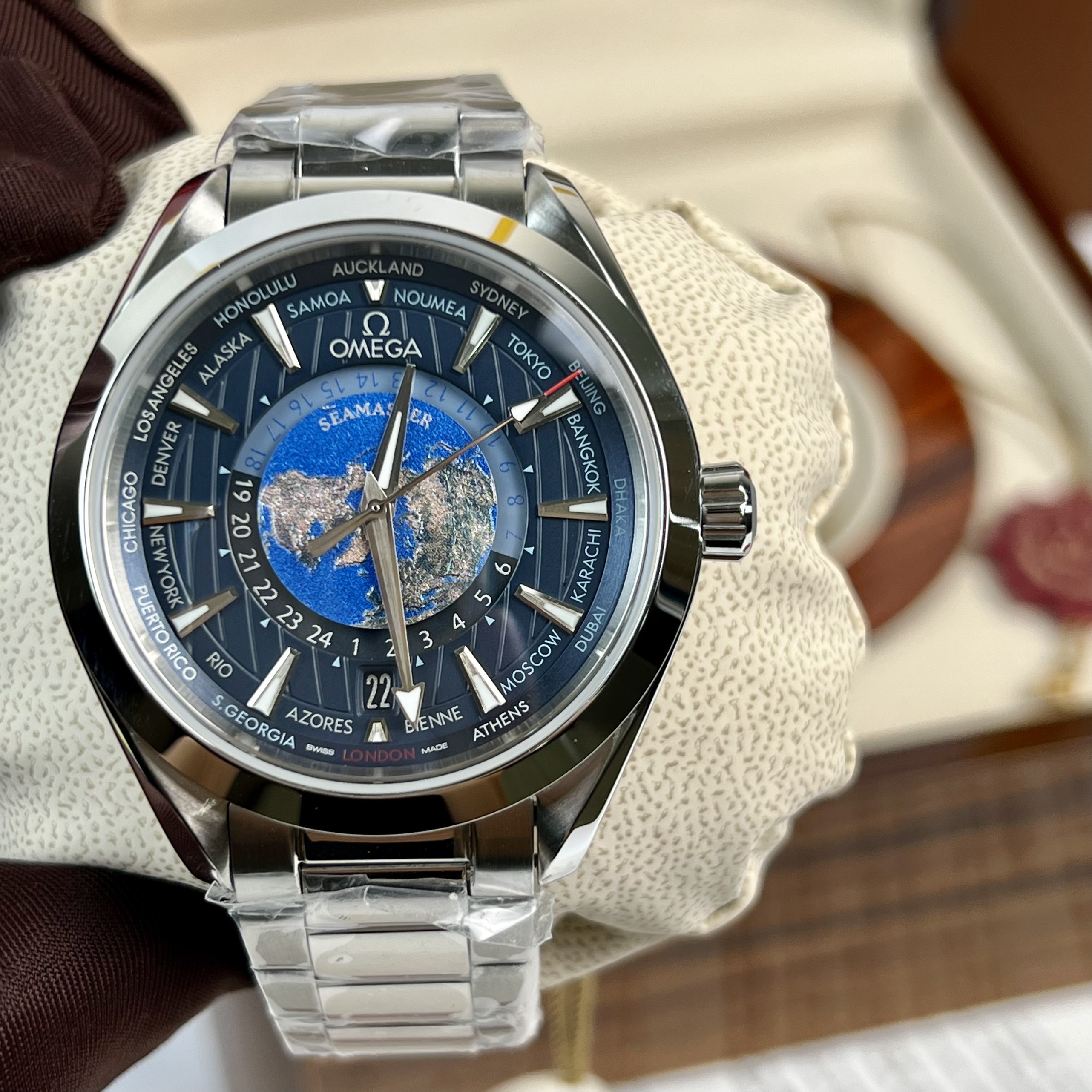 Đồng Hồ Nam Omega Seamaster Aqua Terra World Time Bản Đồ Automatic Thuỵ Sỹ 43mm