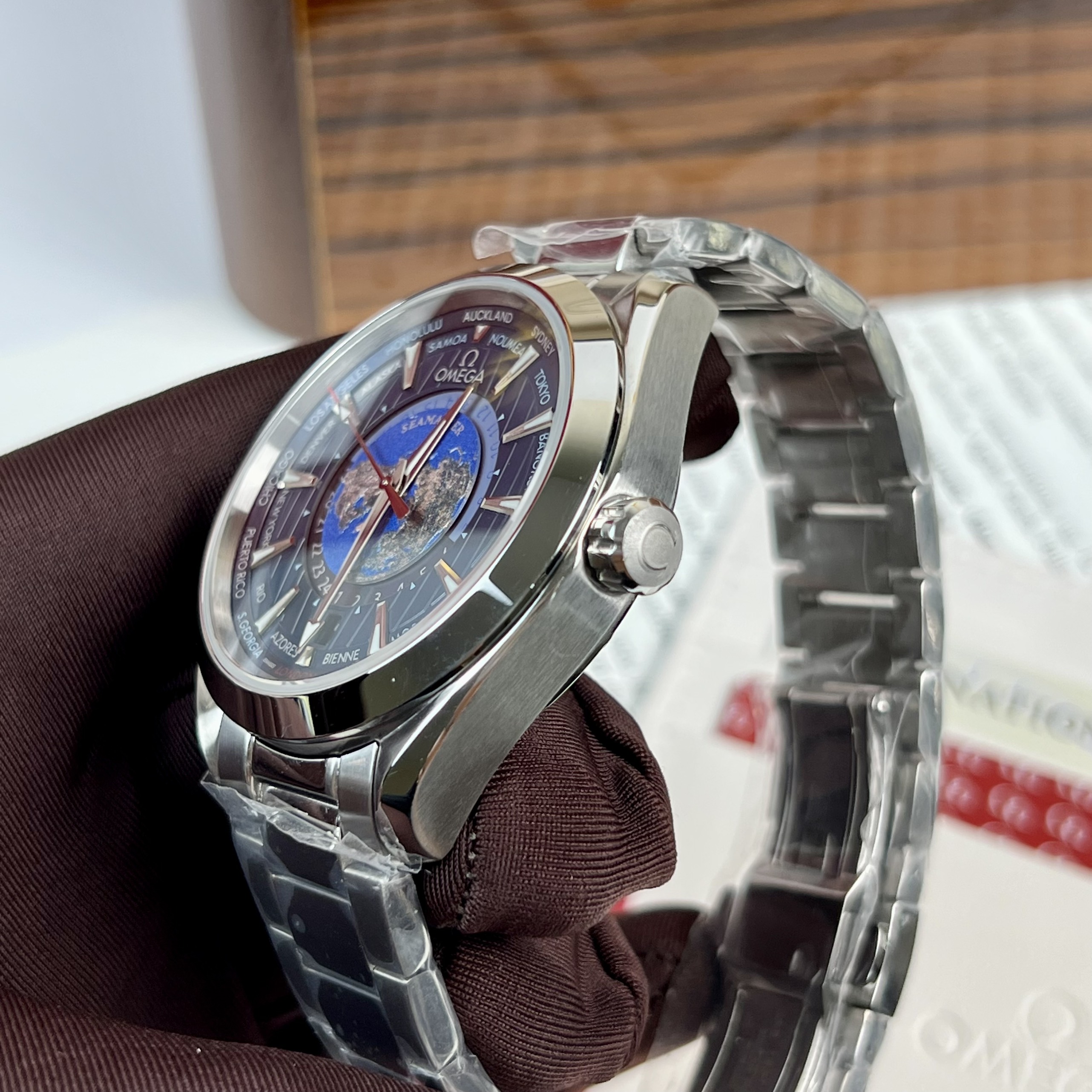 Đồng Hồ Nam Omega Seamaster Aqua Terra World Time Bản Đồ Automatic Thuỵ Sỹ 43mm