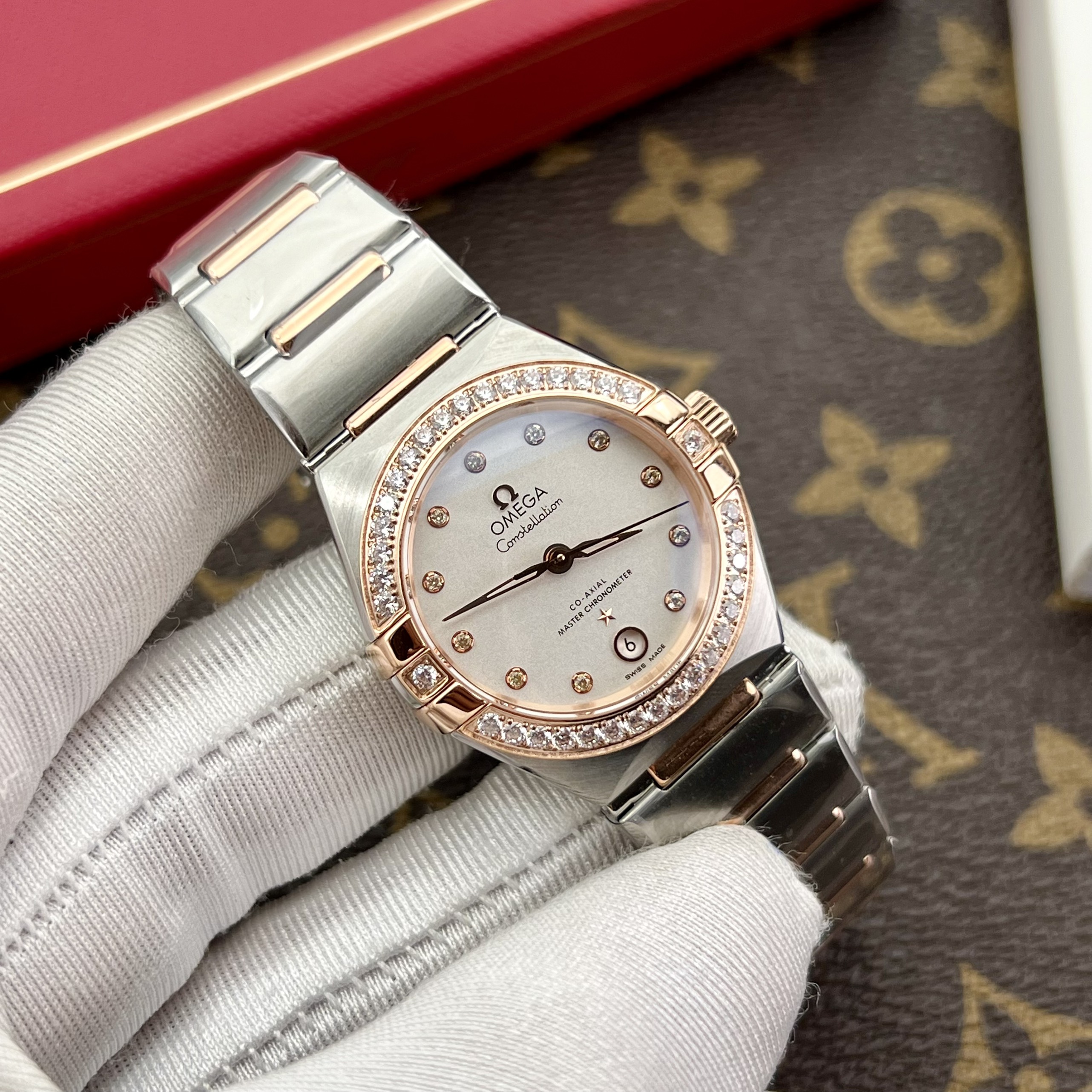 Đồng Hồ Nữ Omega CONSTELLATION Mặt Trắng Đính Đá Cao Cấp Nhất Rep 1:1 29mm